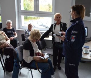 Policjanci na spotkaniu z seniorami