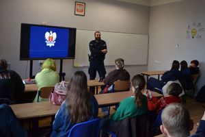 Policjanci na spotkaniu z młodzieżą