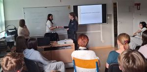 Policjanci na spotkaniu z dziećmi i młodzieżą