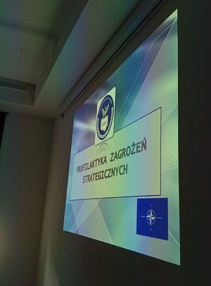 Policjanci na szkoleniu z funkcjonariuszem ABW