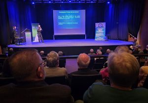 Policjanci na spotkaniu z seniorami