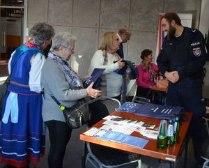 Policjanci na spotkaniu z seniorami