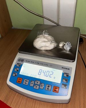 Waga i zabezpieczone narkotyki