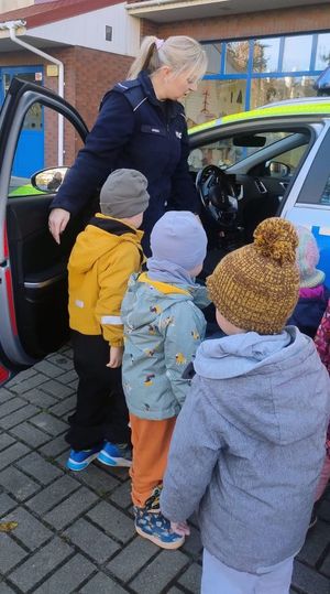 Policjanci na spotkaniu z dziećmi