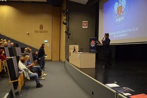 Policjanci na spotkaniu z seniorami