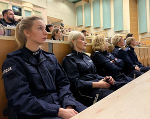Policjanci na konferencji