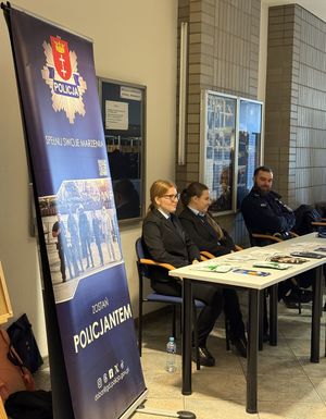 Policjanci na konferencji