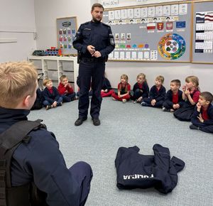 Spotkania policjantów z dziećmi i młodzieżą