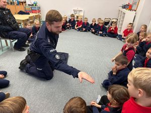 Spotkania policjantów z dziećmi i młodzieżą