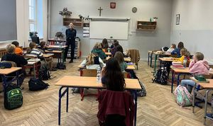 Spotkania policjantów z dziećmi i młodzieżą