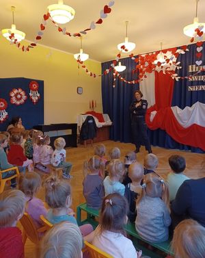 Spotkania policjantów z dziećmi i młodzieżą