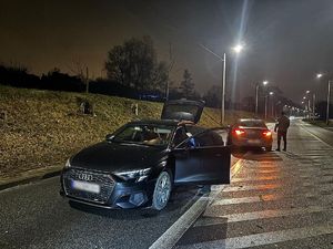 Nieoznakowany radiowóz