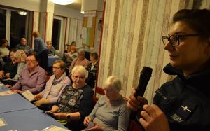 Policjanci na spotkaniu z seniorami