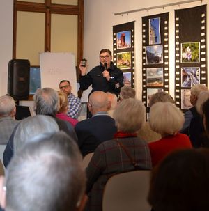 Policjanci na spotkaniu z seniorami