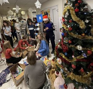 Policjanci z prezentami u dzieci w gdańskich szpitalach