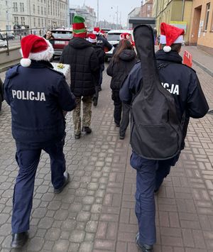 Policjanci z prezentami u dzieci w gdańskich szpitalach