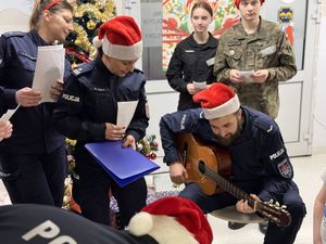 Policjanci z prezentami u dzieci w gdańskich szpitalach