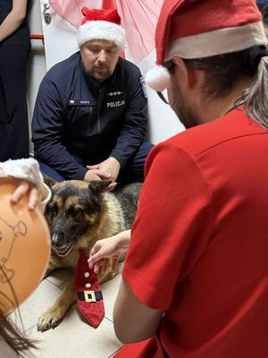 Policjanci z prezentami u dzieci w gdańskich szpitalach