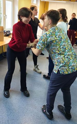 Policjanci szkolą personel medyczny z technik samoobrony oraz procedury Niebieskie Karty