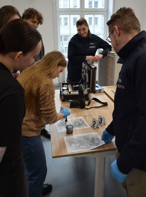 Policjanci na spotkaniu ze studentami