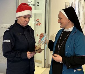 Policjantka z kobietą