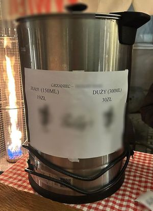 Pojemnik z etykietą grzaniec