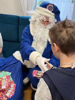 św. Mikołaj z dziećmi