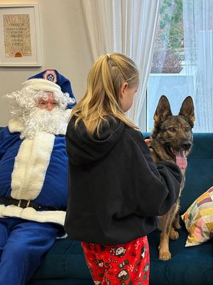 św. Mikołaj i pies służbowy