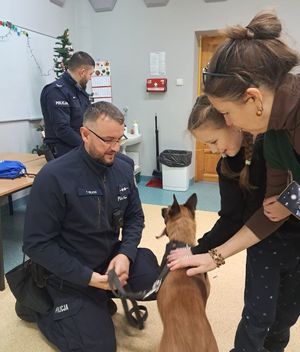 Policjanci na spotkaniach z dziećmi i młodzieżą