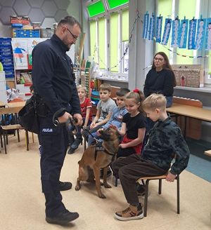 Policjanci na spotkaniach z dziećmi i młodzieżą