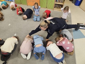 Policjanci na spotkaniach z dziećmi i młodzieżą