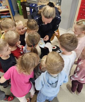 Policjanci na spotkaniach z dziećmi i młodzieżą