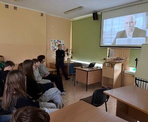 Policjanci na spotkaniach z dziećmi i młodzieżą