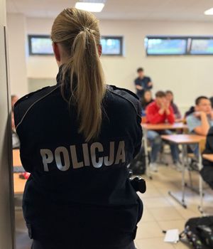 Policjanci na spotkaniach z dziećmi i młodzieżą