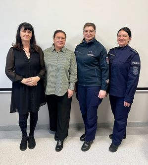 Spotkanie policjantek na temat oszustw