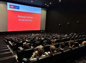 Policjanci przeprowadzający spotkanie