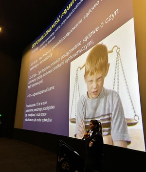 Policjanci przeprowadzający spotkanie