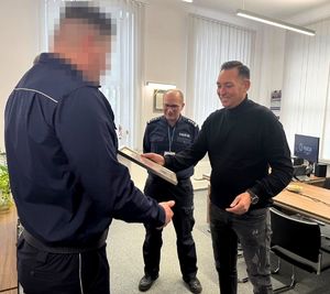 Wręczenie podziękowania