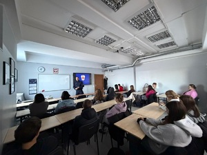 Policjant z dziećmi