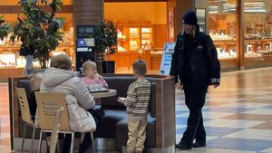 Policjantka z dziećmi