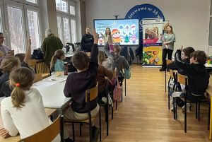 Policjantka z dziećmi