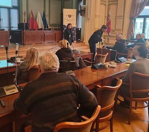 Policjantka z seniorami