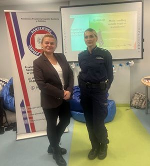 Policjantka z kobietą