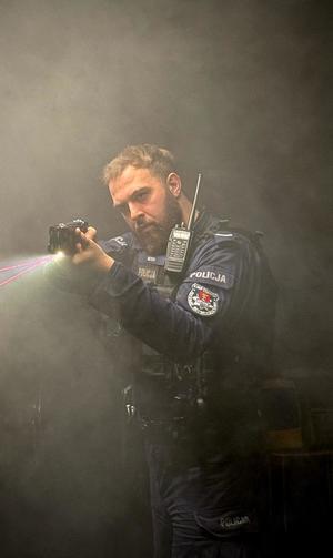 Policjant służby patrolowo-interwencyjnej