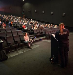 Spotkania z młodzieżą w szkołach i salach kinowych.