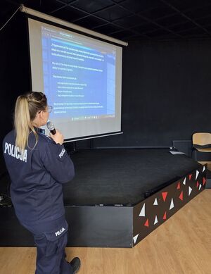 Policjanci na dniu otwarty szkoły