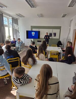 Hejt w sieci i mowa nienawiści tematem spotkań policjantów z uczniami